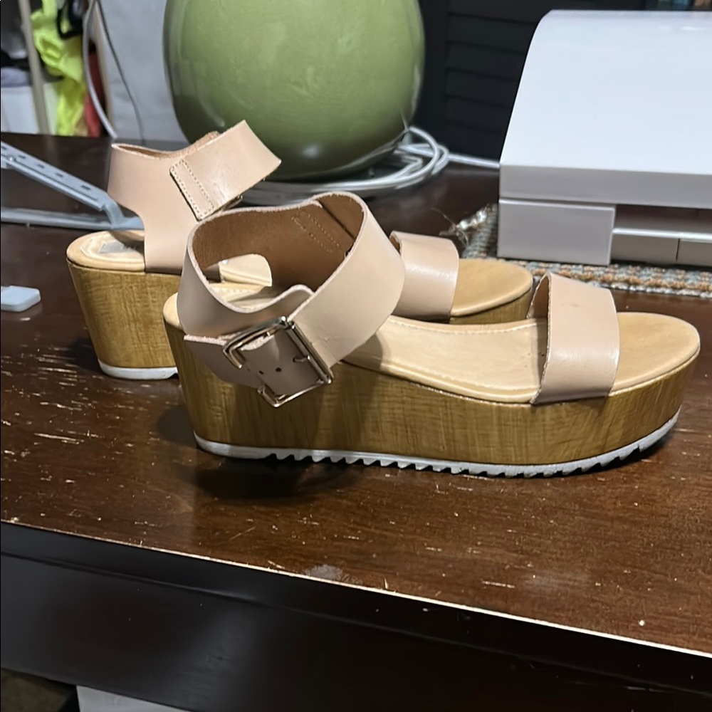 Stylish Tan Platform Sandals - image 1